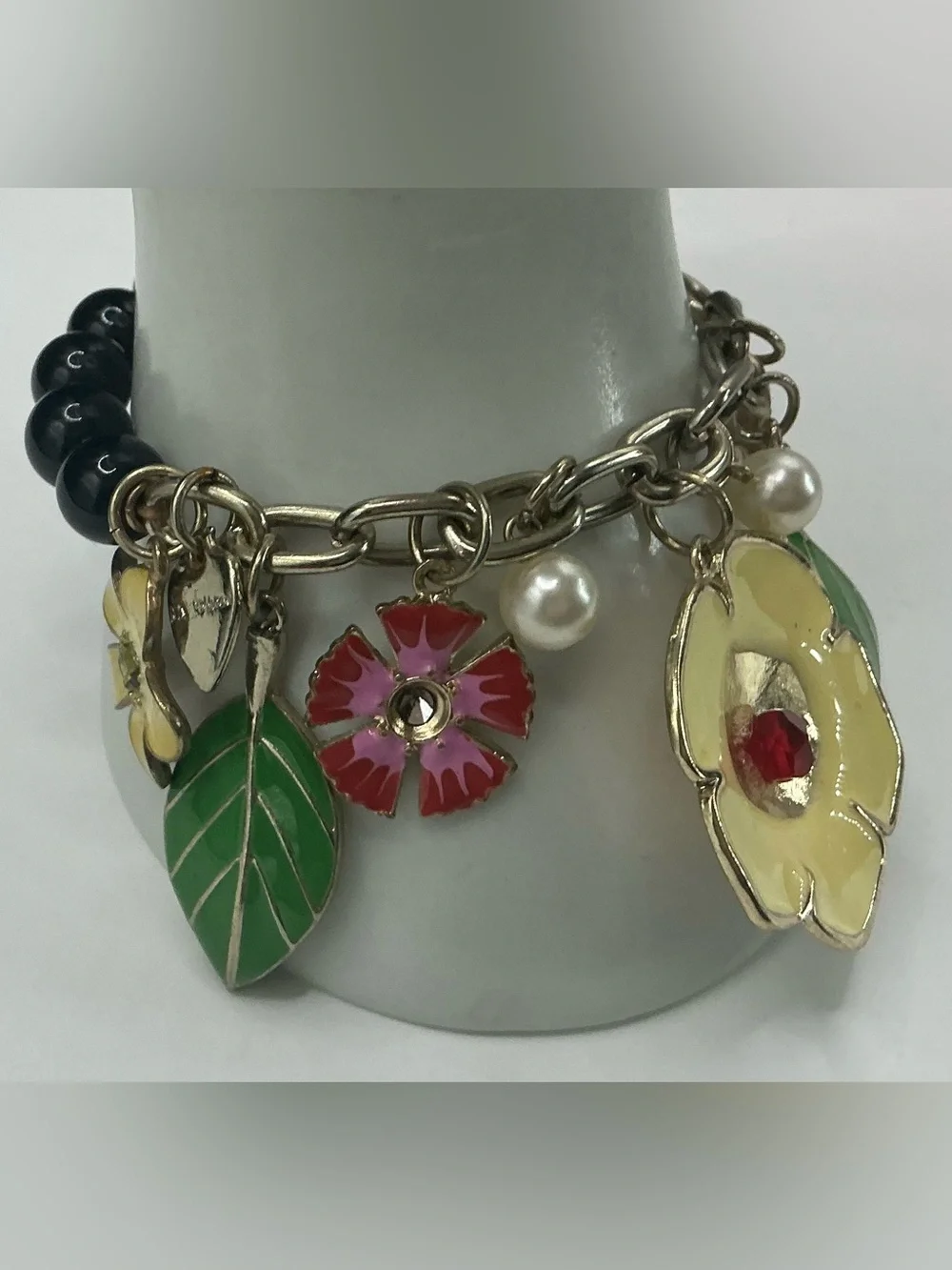 BETSEY JOHNSON GOLD TONE FAUX PEARL CHARM BLACK STRETCH BRACELET FLOWERS LEAVES